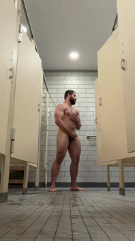Duchas de vestuario musculosos