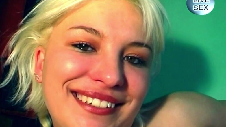 German bitch hunter: Blonde Fingers Her Soaked Pussy Live