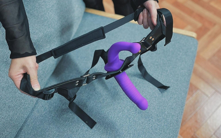 ushirosugatanomiki: Dívky masturbují jako kluci s dvojhlavými robertky