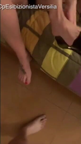 Coppia Versilia: Nylon and footjob