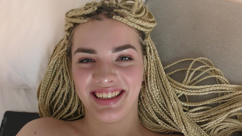 Beekeeper: 胖胖的青少年，屁股大，胸部丰满