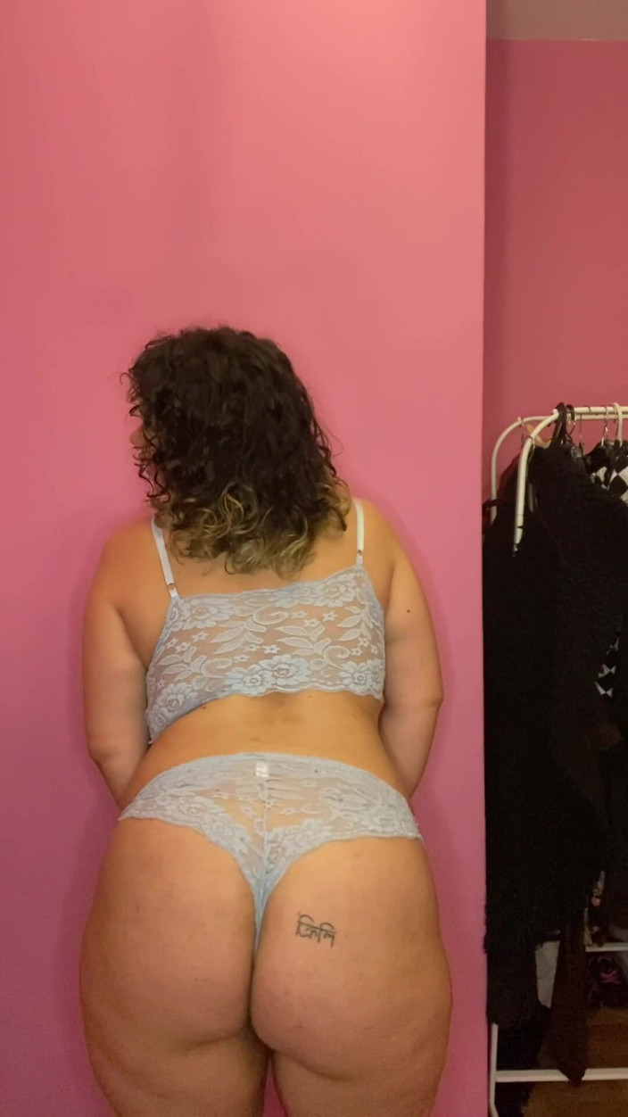 CtanguarraChubby: Erster Teil: Ctanguarra lutscht deinen schwanz in verschiedenen positionen und...