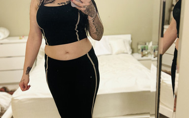 Lexi Sixx: Yoga e spogliarello