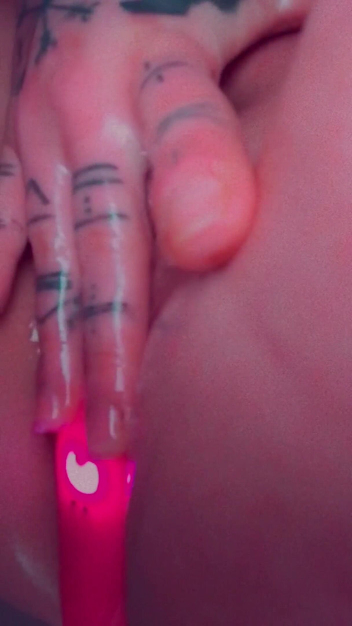 Xmzantroph: Pleasuring myself