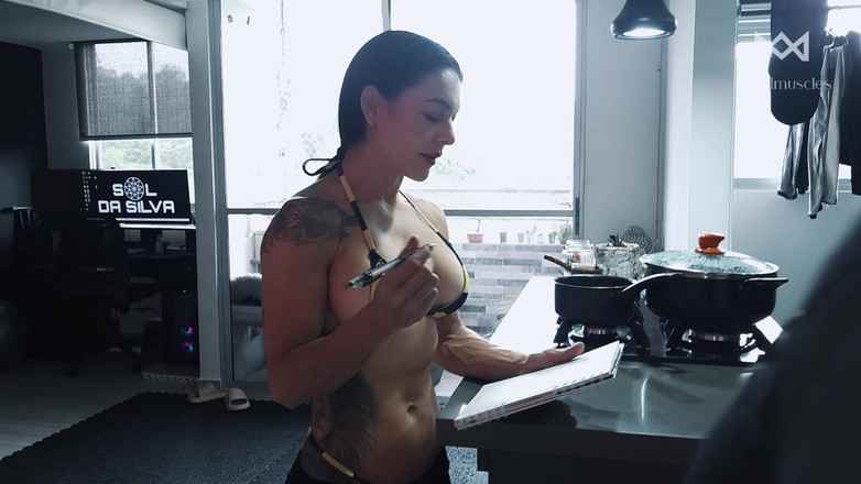 Angelmuscles: Wanita penghantaran tidak dapat menahan dan mengurut perut saya??