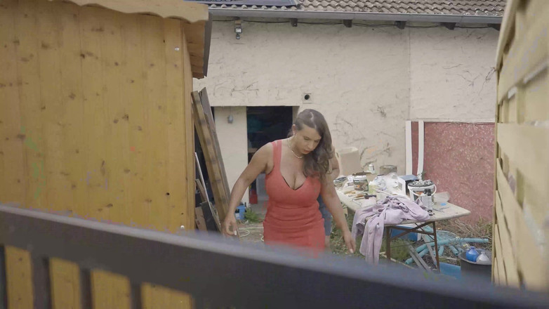 Romance with Love: Hombre hambriento se ducha y tiene que follar para comer.