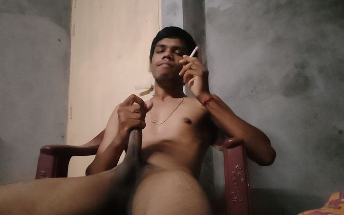 Home X Cum: धूम्रपान के साथ प्यारा लड़का मास्टरबेशन