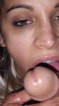 Deepthroat Di bawah Cadar