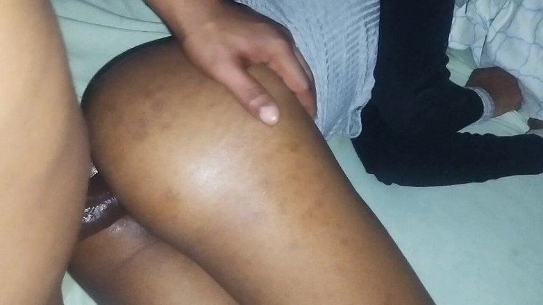 Island Bratz: Ojczym powiedz macocha nie wie, czy pieprzy tylko mój tyłek