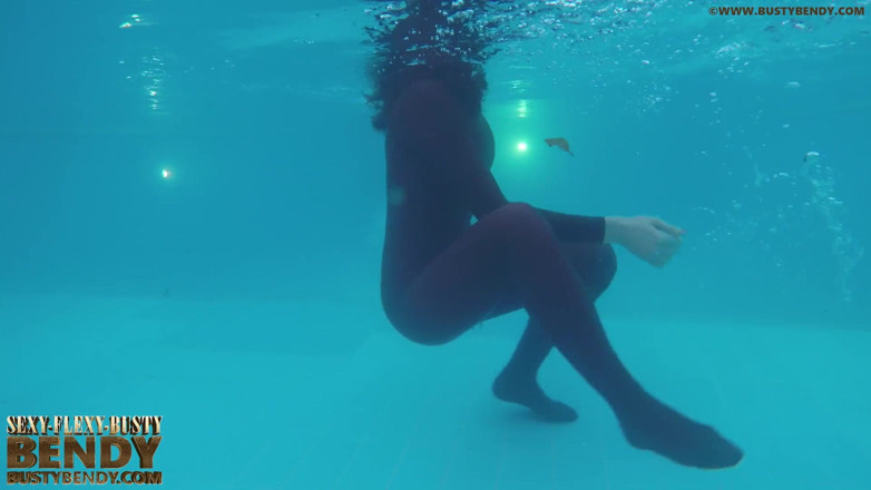 Fem Latex: erotic contortion bending outdoor