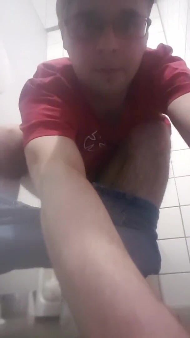 Dennis: Hardcore masturbation in the toilet and almost got caught
