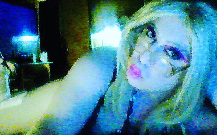 Krissy Sweets: Сексуальный кроссдрессер поглаживает ее, она член