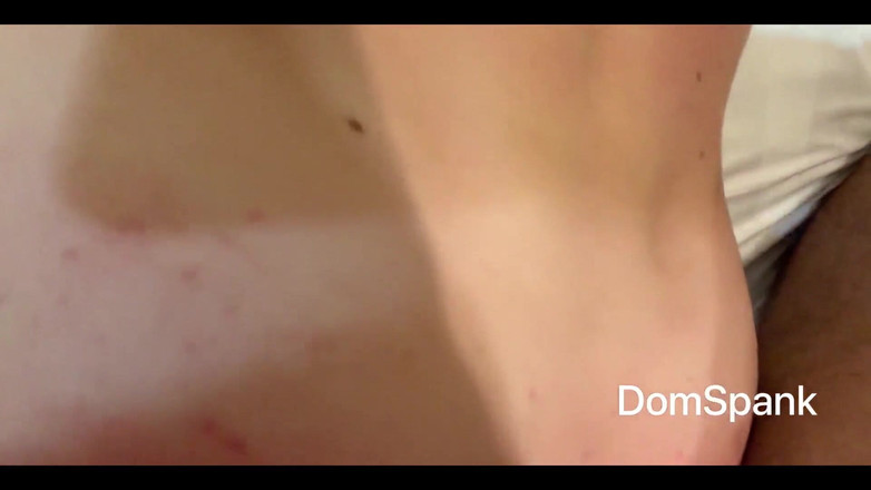 RealDomSpank: Europeisk flickvän som får en orgasm från hårt rövknull och...