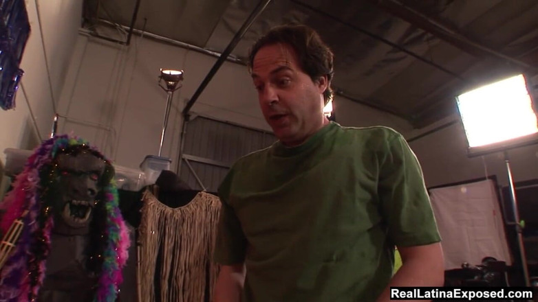 Real Latina Exposed: RealLatinaExposed - Vicki Chase loves squirting her juices everywhere