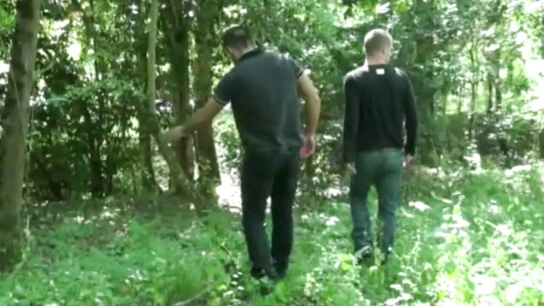 Gaybareback: Follada por Stany Falcone en el bosque lluvioso