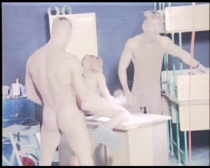 Deutsche Frauen: 彼女たちはドイツ出身の完璧な美女で、ビーチで遊んでいます