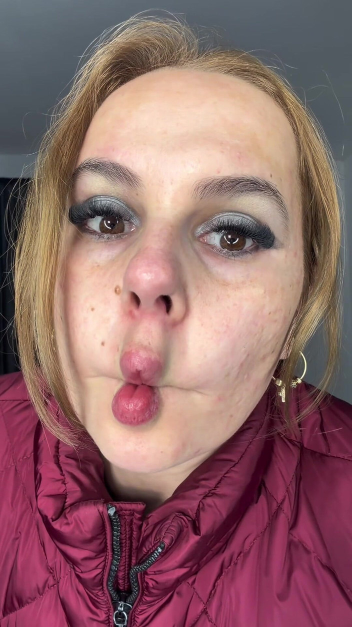 Sexy_Emeli: Puckered Lips Face