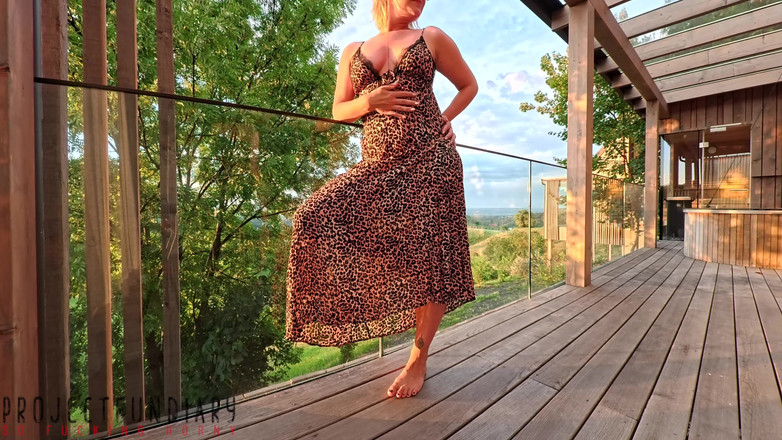 Projectsexdiary: Femme Aux Formes Corpulentes En Robe De Léopard a Des...