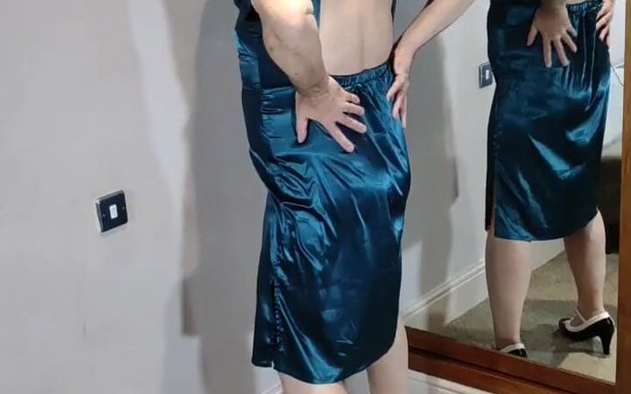 Nottstvslut: Crossdresser super hot backless blue satin