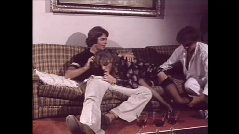 Vintage Usa: Vintage Threesome of Sexy Busty MILF Fucked and Cummed in...