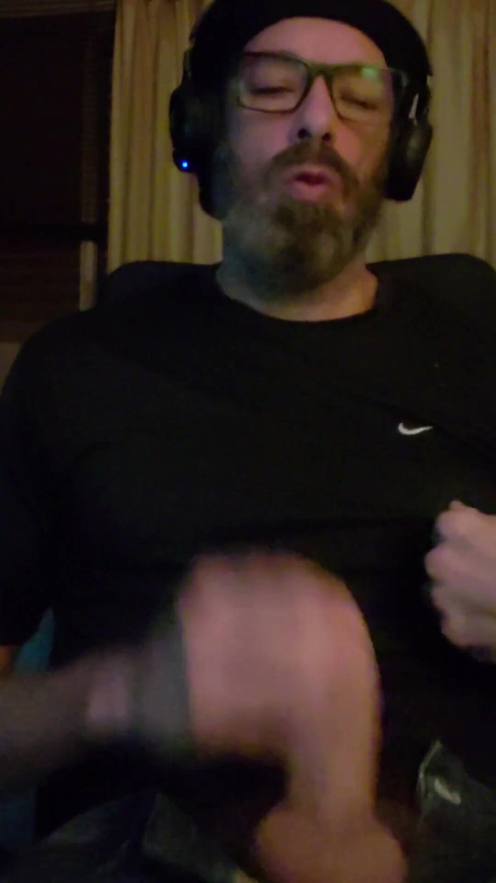 BBIG: Брнха курить і кінчає на сорочку!