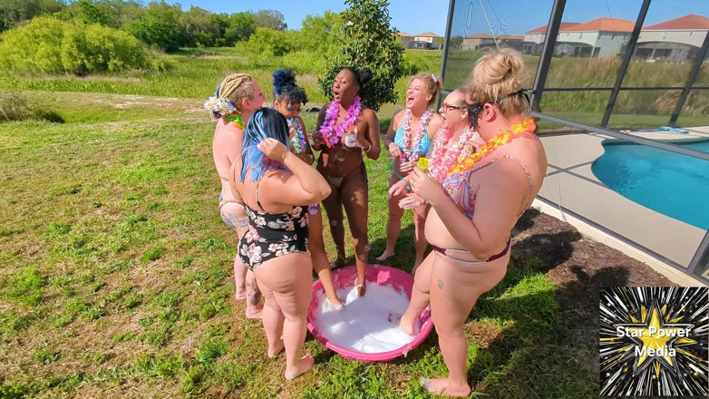 Savanna star: Bubbly Barefoot Babes Wet &amp; Wild Foot Fetish Fun