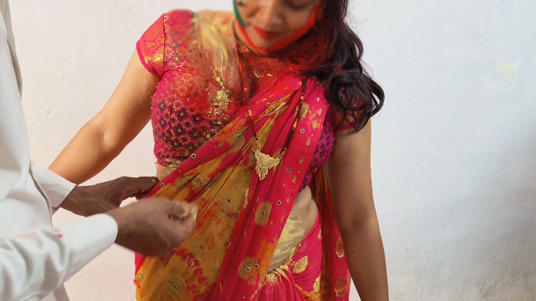 Happyhome: Une femme trompe son mari, joue avec holi et se...