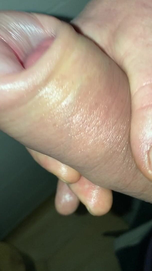 Foreskinguy: Dlouhý, napumpovaný vyboulený čůrák s předkožkou s výstřikem