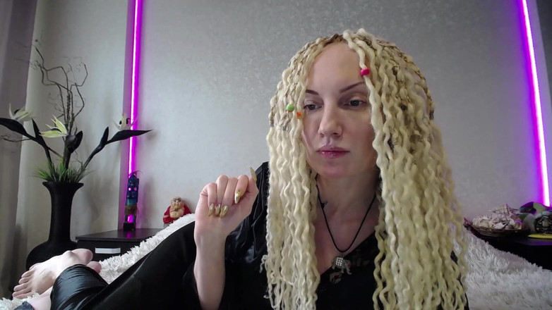 BadAssBitch: You Don't Dare to Look at Me, Loser, I Am...