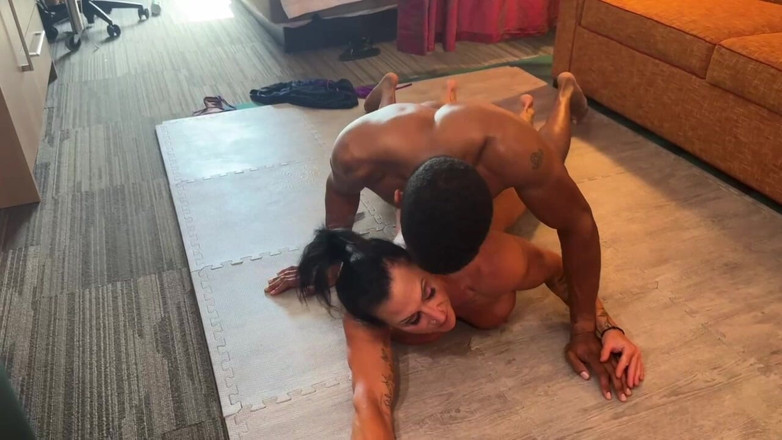 DifferentClimber340: Luptătoarea goală Bobby Gray vs Kandylegs Loser este futută