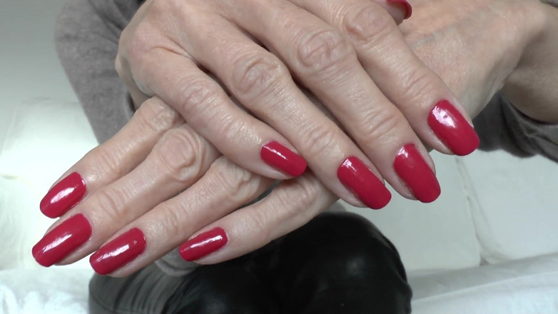 Lady Victoria Valente: Adorez mes doigts rouges et masturbez-vous ! Lady Victoria Valente