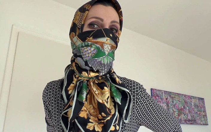 Lady Victoria Valente: Lady Victoria Valente - Design von Stoffmaske und Kopftuch, JOI