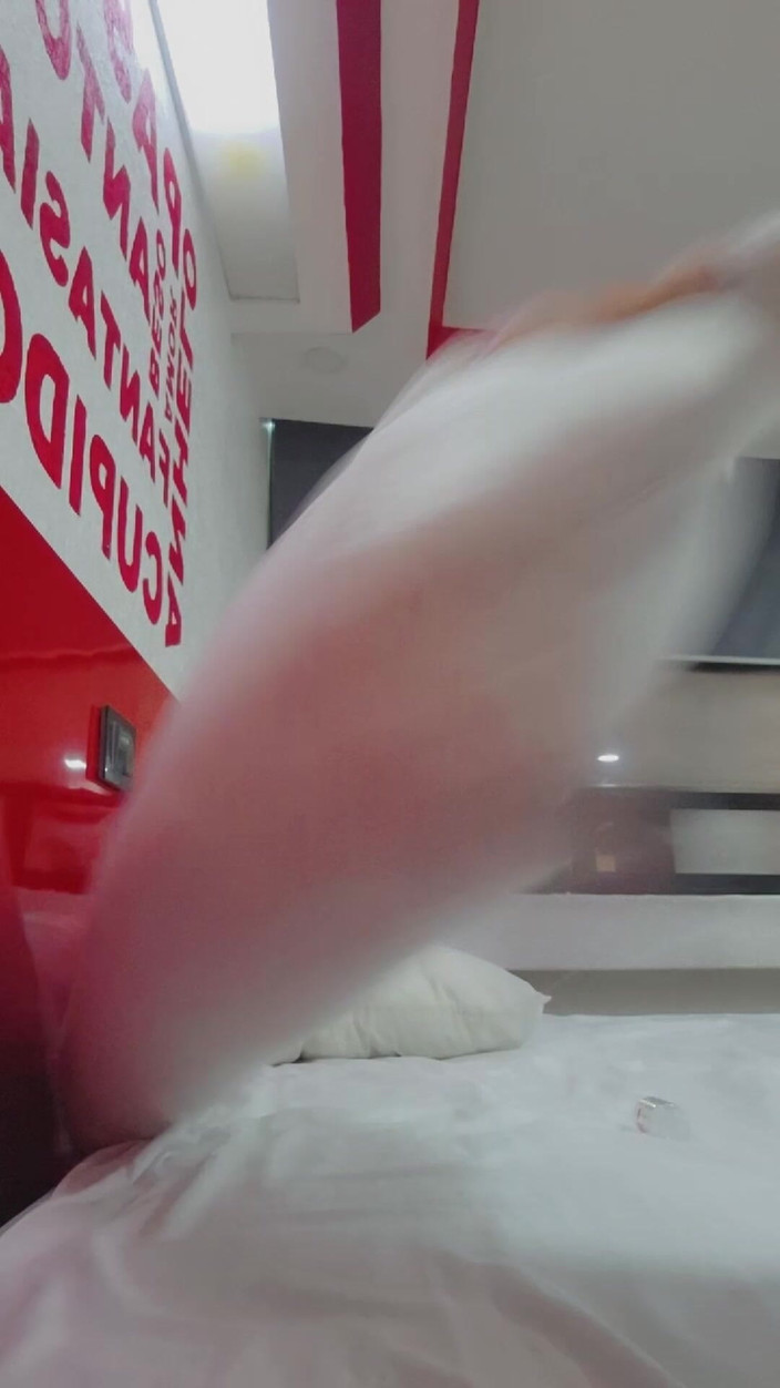 Crystal Phoenix: Você gosta da minha bunda?