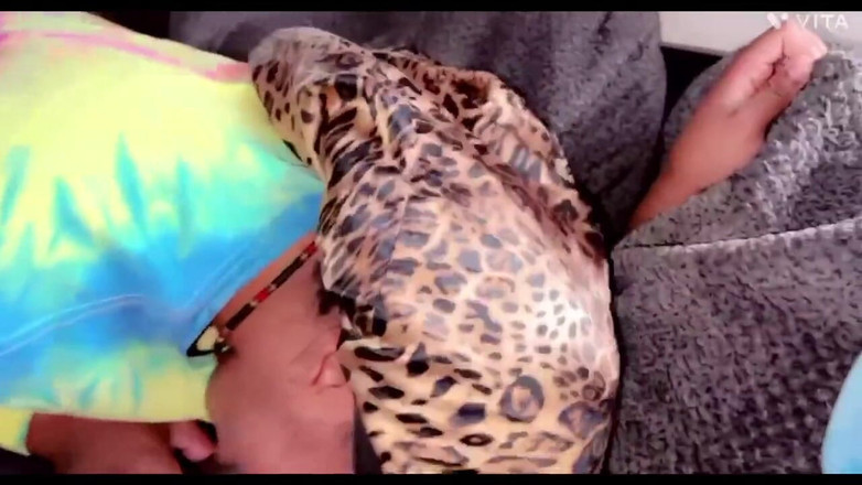 Fijii pornbox: Gorąca dziewczyna dostaje jebanie w dupę po sprzątaniu facetów dom...