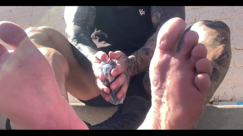 Jasons feet: Yakında oldukça mutlu olacak bir çift çorap daha sattım