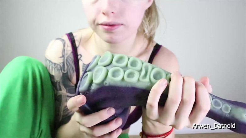 Arwen Datnoid: All 21 bad Dragon dildos