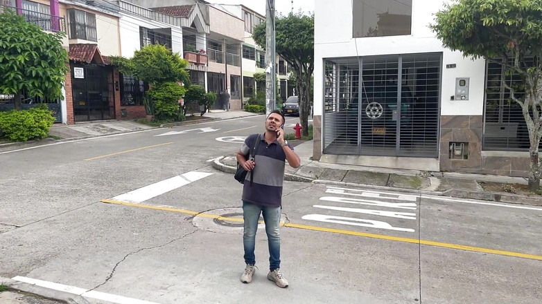 MelaniRincon: 当我的绿帽老公休息时，我对他不忠