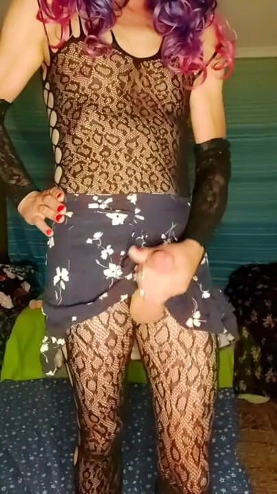 Lizzaali: Playing and tasting pre cum