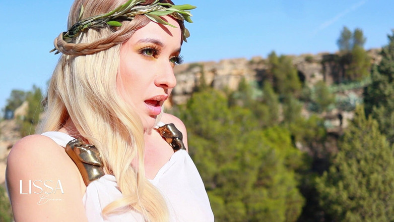 Lissa Brown: Vaše bohyně masturbuje venku