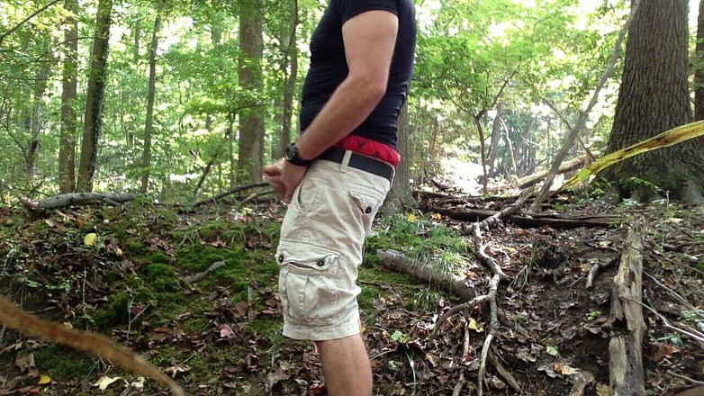 TJenner: 숲에서 자위하고, 내 반바지에 사정하고 있어!