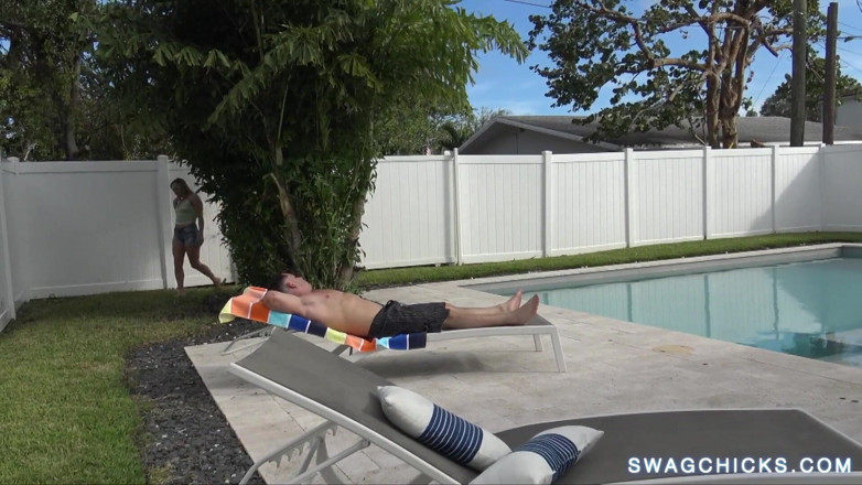 Criss Simon: Peter Green gets a hot babe at the pool