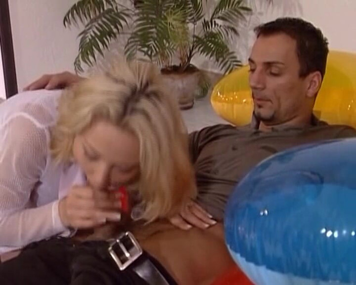 German Homemade: Une belle blonde d'Allemagne met son corps incroyable à l'épreuve avec...