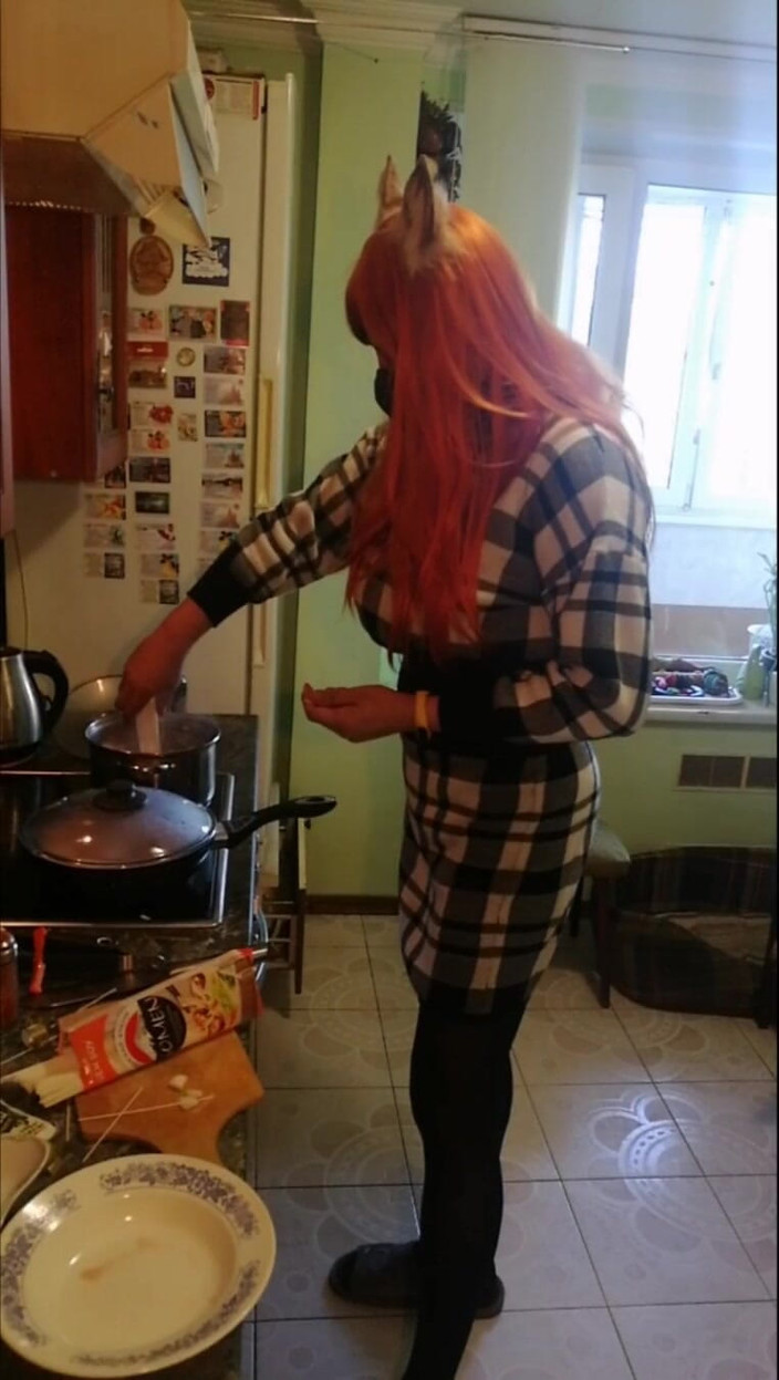 Azeria Asgerd: Seksi yemek pişiriyor