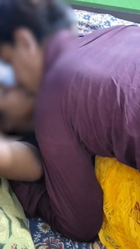 จินตนาการลับของภรรยาอินเดีย - สามีกับลูกพี่ลูกน้องเย็ดเธอพร้อมกัน