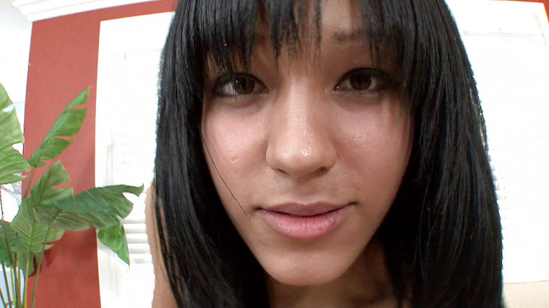 Smokin Hot Teens: ラッキーな男が食べてファック黒髪の十代のタイトな毛深い猫