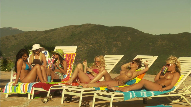 Hot Girlz: Büyük memeli orta yaşlı seksi kadın piknik sırasında sert bir...