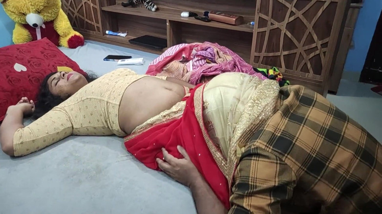 Vaigavarun45: Mallu-meisje hete rode halve saree romantiek en seks met vriendje