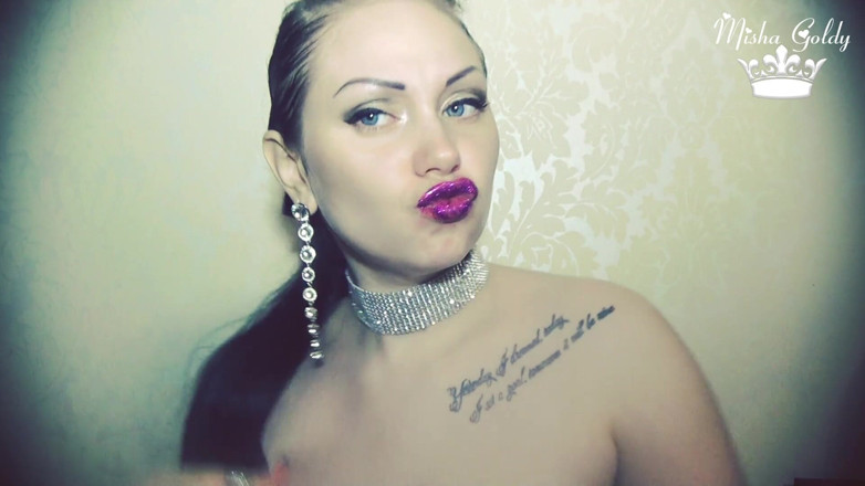 Goddess Misha Goldy: Lila wilde lippe riecht und sense