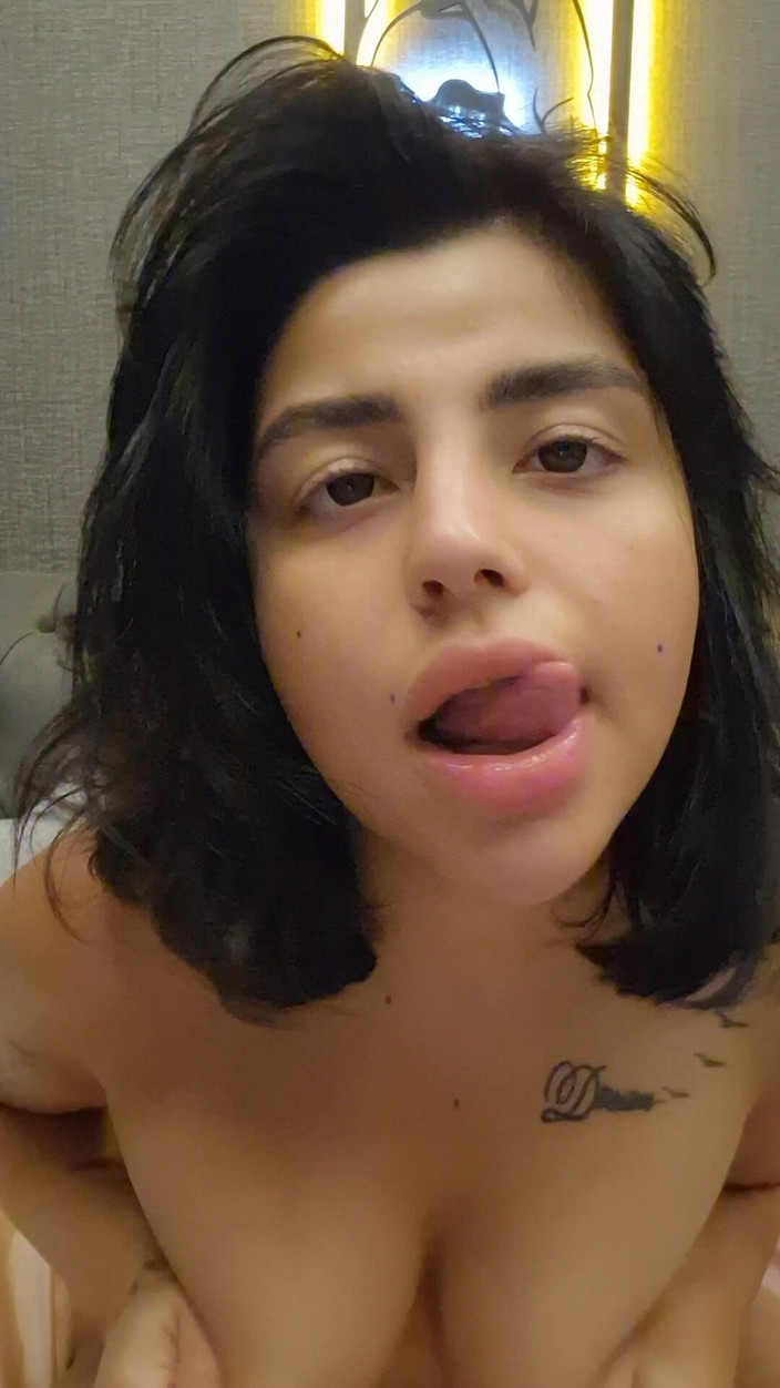 Esmer Tarcin: Ahageo İlker Masturbace Show