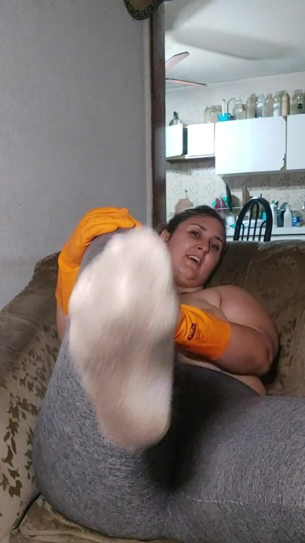 Aslaug BBW: BBW Rubber gloves, white dirty socks masturbating
